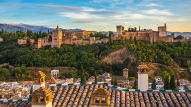 Spanje, Andalusië, Granada, Alhambra - GettyImages-864489976