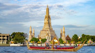 thailand_bangkok_wat-arun-tempel_boot-uitzicht_shutterstock