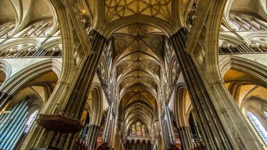 engeland-wiltshire-salisbury-kathedraal-interieur_pixabay.jpg