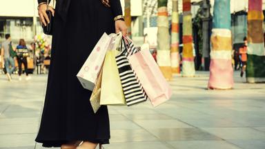 verenigde-arabische-emiraten_dubai_algemeen_shoppende vrouw_b.jpg