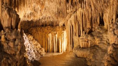 spanje_balearen_mallorca_port-cristo_grotten-van-drach_stalgmieten_binnen_getty