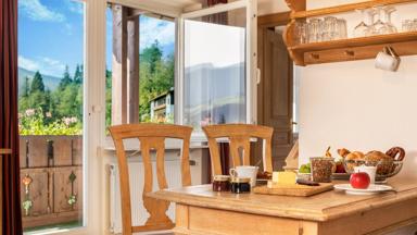 Resort_sud_Duitsland_Oberstaufen_Mondi_Resort_Oberstaufen_appartement_sud_eettafel_h
