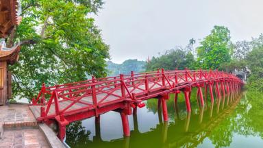 vietnam_hanoi_hoan-kiem-meer_rode-brug_tempel_shutterstock_338963006