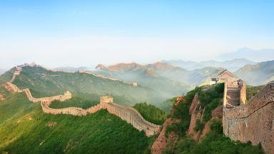china_beijing_chinese-muur_overzicht_uitzicht_heuvels_kronkelende-muur_b