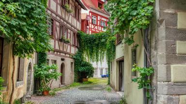 duitsland_baden-wurttemberg_meersburg_straat_vakwerkhuizen_pixabay