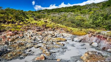 costa-rica_rincon-de-la-vieja_modderpoel_shutterstock_1929097937.jpg