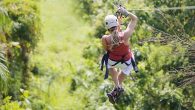 costa-rica_algemeen_zipline_vrouw_single_meisje_b.jpg