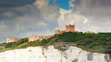 engeland_kent_dover_kliffen_kasteel_GettyImages-163942881