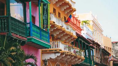 colombia_cartagena_straatbeeld_huizen_gevels_mooi-licht_v