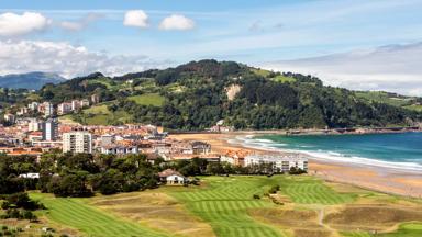 spanje_baskenland_zarautz_strand_zee_shutterstock_1315892855