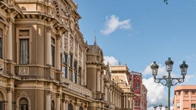 costa-rica_san-jose_stad_grand-boulevard_koloniale-gebouwen_shutterstock_1015692808