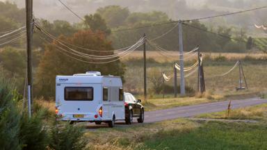 Caravan in het landschap 006.jpg