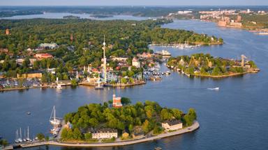 zweden_stockholms-lan_stockholm_luchtfoto_eilandjes_haven_water