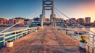 albanie_durres_havenstad_brug_adriatische-zee_water_shutterstock