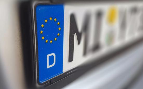 Drukte op de weg door Duitse feestdag