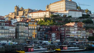 Portugal_Douro_cruises_Vasco da Gama_Porto_aanzicht vanaf het water op de stad_copyright