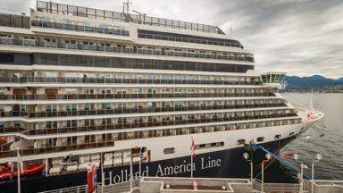 Cruise_Holland America Line_Nieuw Amsterdam_afgemeerd_h