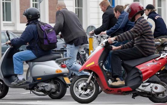 Subsidie voor brom- en snorfietsers bij milieuzone Amsterdam