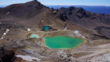 nieuw-zeeland_tongariro-national-park_tongariro-crossing_wandelen_wandeling_uitzicht_reiziger_kratermeer_2_w.jpg