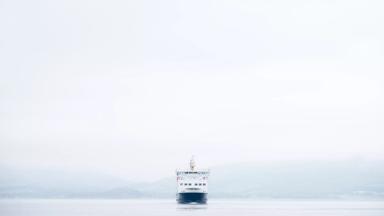 schotland_algemeen_ferry_veerboot_mist_GettyImages-1013353144