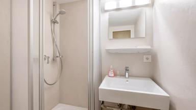 Oostenrijk_Kirchbichl_Gasthof_Schroll_Badkamer