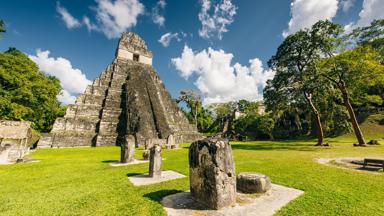 guatemala_el-peten_algemeen_rondreis-guatemala_maya-tempel-1-gran-jaguar_maya-overblijfselen_tikal-national-park_shutterstock