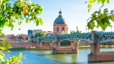 frankrijk_occitanie_toulous_garonne_rivier_brug_dome-de-la-grave_getty
