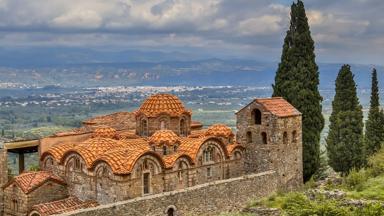 griekenland_peloponnesos_mystras_vakantie-peloponnesos_spookklooster-van-mystras_uitzicht_shutterstock