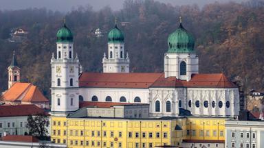 duitsland_beieren_passau_st-stephansdom_kerk_torens_pixabay