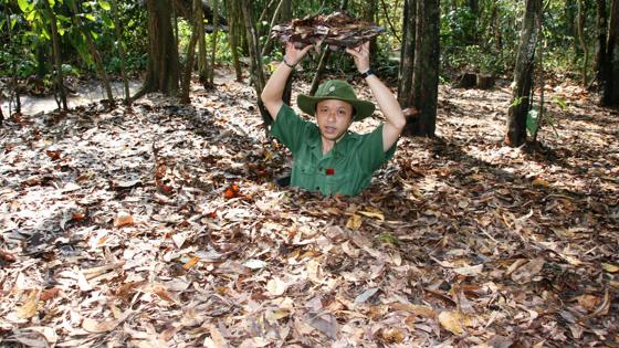 vietnam_ho chi minh city_saigon_cu chi tunnels_soldaat_local_f