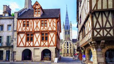 frankrijk_bourgogne_dijon_vakantie-bourgogne_notre-dame-van-dijon_oud-stadscentrum_shutterstock