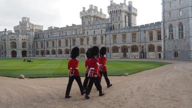 engeland_berkshire_windsor_windsor-castle_wisseling-van-de-wacht_kasteel_grasveld_shutterstock_745324594