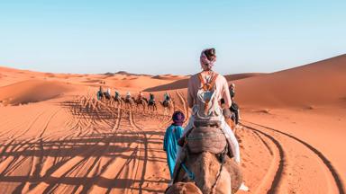 marokko_algemeen_woestijn_kameel_mens_kamelentocht_b
