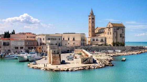 Italie_Puglia_Sfeerbeeld_Trani_a.jpg