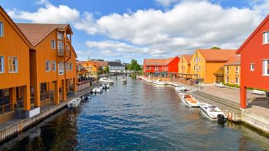 denemarken_kristiansand_huizen-rivier-boten_shutterstock