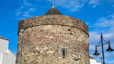 ierland_county-waterford_waterford_reginalds-tower_toren_fort_lantaarnpaal_shutterstock