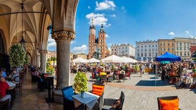 stadsplein-Rynek_Glowny-Krakau-Polen-GettyImages-521289905