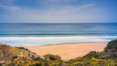 portugal_algarve_gale_praia-de-gale_strand_zee_shutterstock