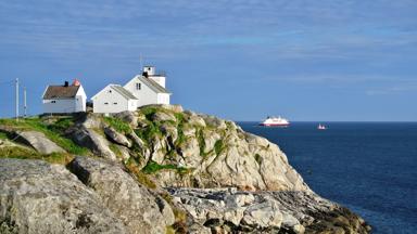 noorwegen_noord-noorwegen_lofoten_henningsvaer-vuurtoren_Kristian-Nashoug