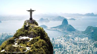 brazilie_rio-de-janeiro_rio-de-janeiro_christus-de-verlosser_beeld_uitzicht_stad_luchtfoto_pad_bos_zee_1_gettyimages