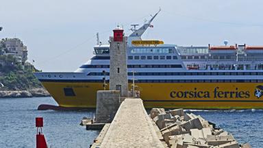 Frankrijk_Corsica_Corsica-ferries_boot_ferry_haven_vuurtoren_pixabay