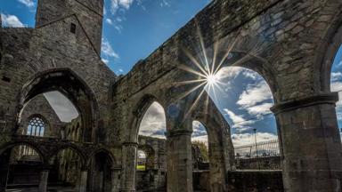 sfeer_ierland_county-sligo_abdij_ruine_tourism-ireland.jpg