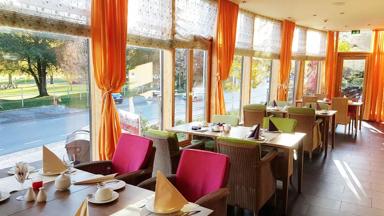 Hotel_Duitsland_Bad_Herrenalb_Nashira_Kurpark_hotel_restaurant_a