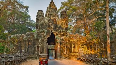 cambodja_siem-riep_angkor-thom_bayon-tempel_tuk-tuk_toegangspoort_4_b