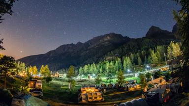 Buffel-Outdoor-Familiereis-Actief-Italiaanse-Alpen-kampement