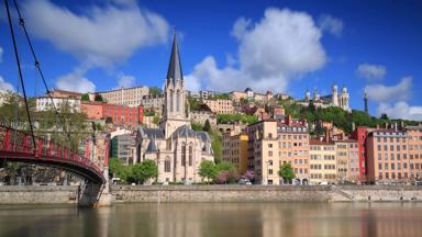 frankrijk_rhone-alpen_lyon_kerk-saint-georges_burg-passerelle_shutterstock