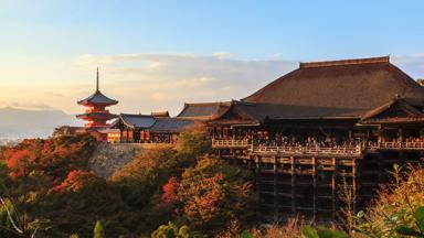 japan_kyoto_kiyomizu-tempel_uitzicht-zonsondergang_shutterstock