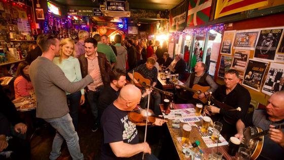 noord_ierland_county-londonderry_derry_sandinos-cafe-bar_pub_toerisme_ireland