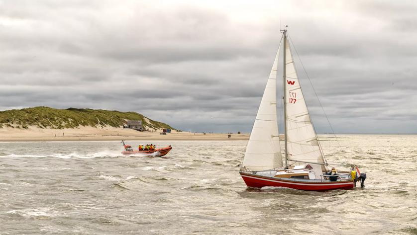 Fietsroutecontroleur: Redders op zee-route Vlieland