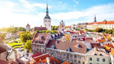 estland_harjumaa_tallinn_vakantie-tallinn_oude-stad_sint-nicolaas-kerktoren_uitzicht_shutterstock